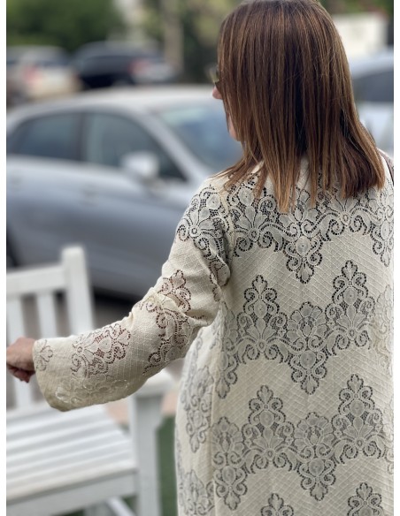 kimono de encaje en color beige