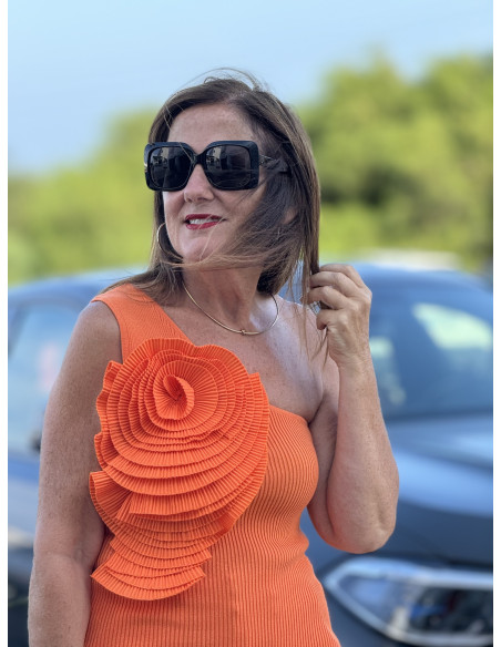 🌺 Camiseta naranja de canalé con Manga Asimétrica y Flor Microplisada 🌺
