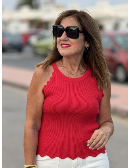Top canalé rojo.