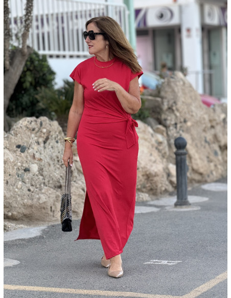 Vestido Rojo con Nudo Lateral y Abertura