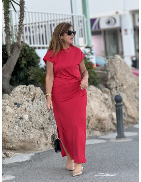 Vestido Rojo con Nudo Lateral y Abertura