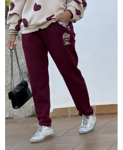 Pantalón Granate con Bolsillos y Detalles en Animal Print 2