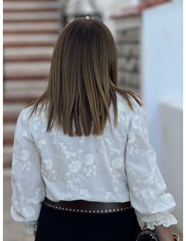🌟 Camisa Bordada: Estilo en Crudo 🌼
