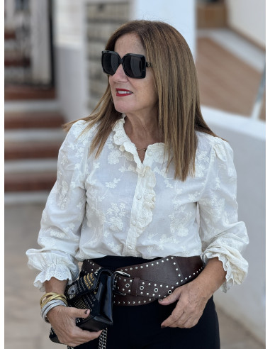 🌟 Camisa Bordada: Estilo en Crudo 🌼