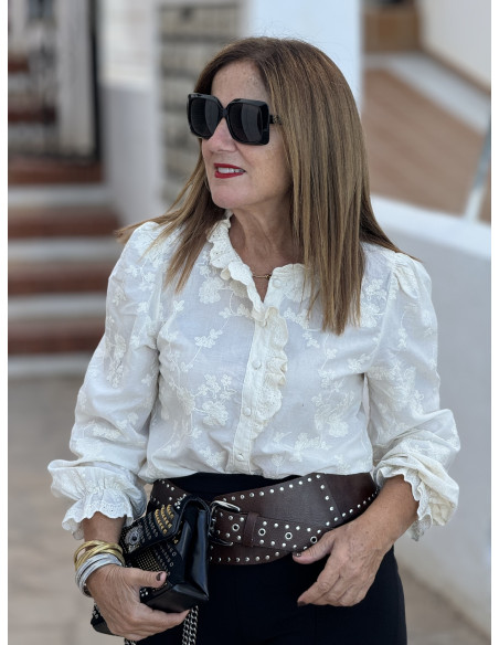 🌟 Camisa Bordada: Estilo en Crudo 🌼