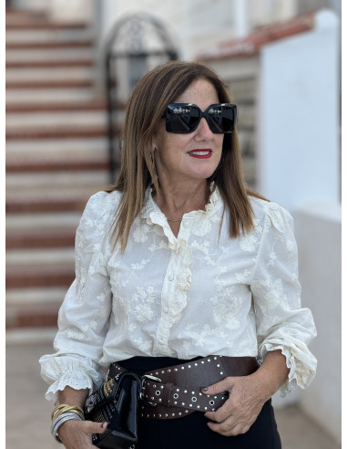 🌟 Camisa Bordada: Estilo en Crudo 🌼