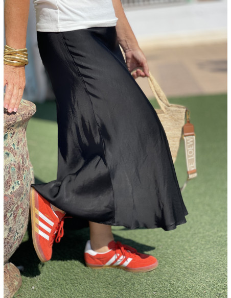 ✨Falda en satén negra
