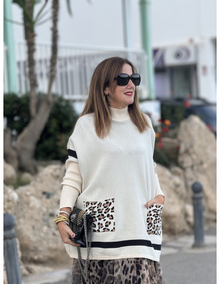 Suéter Tipo Capa con Cuello Chimenea y Bolsillos en Print 🍂