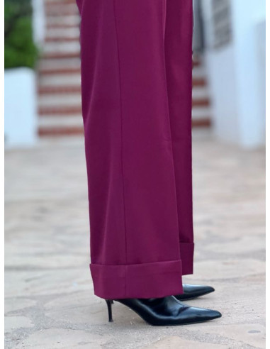 Pantalón burdeos de talle alto con cierre de...