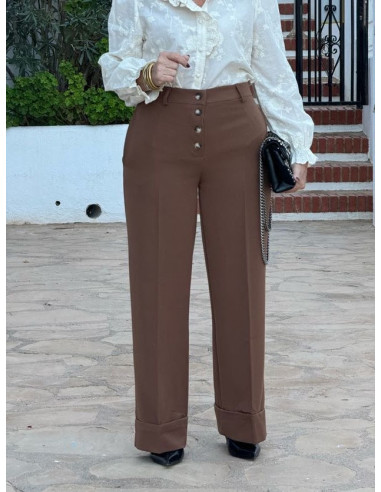 Pantalón marrón de talle alto con cierre de...