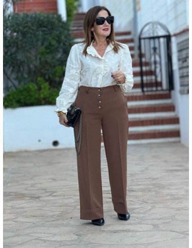 Pantalón marrón de talle alto con cierre de...