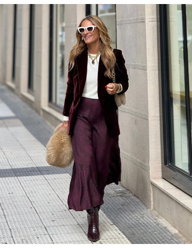 Falda de Satén Granate con Dibujo Negro y Corte...