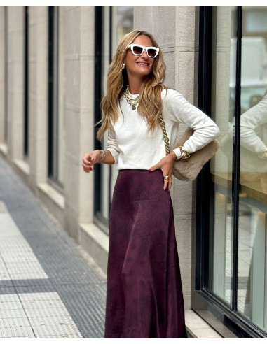 Falda de Satén Granate con Dibujo Negro y Corte...