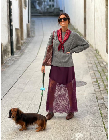 🌸 Falda Granate Satinada con Encaje