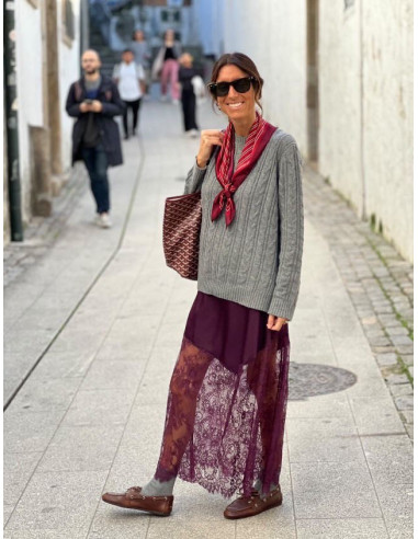 🌸 Falda Granate Satinada con Encaje