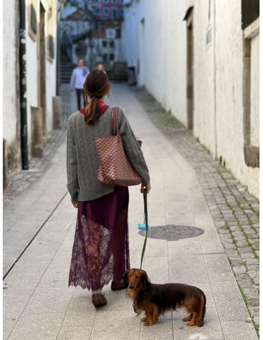 🌸 Falda Granate Satinada con Encaje