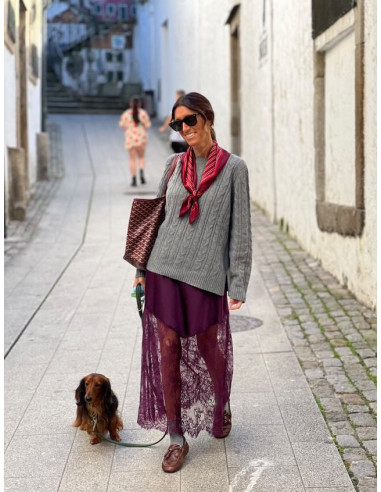 🌸 Falda Granate Satinada con Encaje