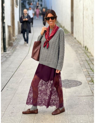 🌸 Falda Granate Satinada con Encaje