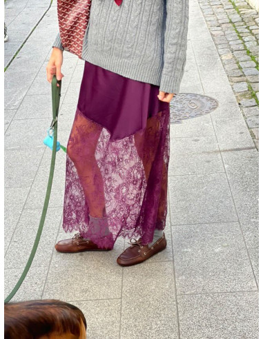 🌸 Falda Granate Satinada con Encaje