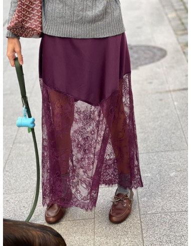 🌸 Falda Granate Satinada con Encaje