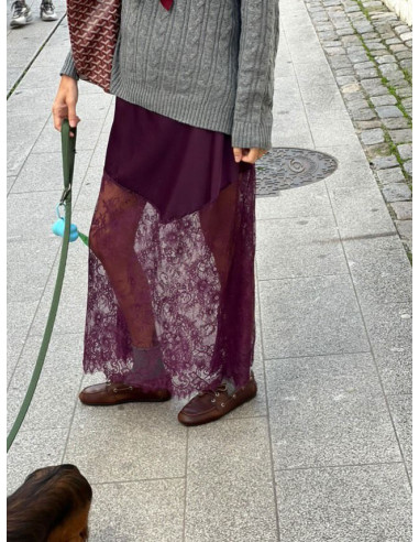 🌸 Falda Granate Satinada con Encaje