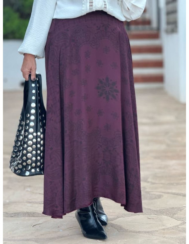 Falda de Satén Granate con Dibujo Negro y Corte...