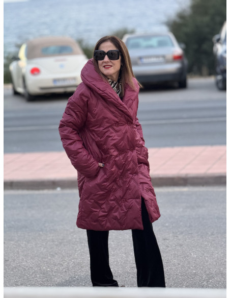 Abrigo acolchado granate cruzado con bolsillos, elegante y cómodo