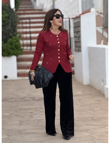 Chaqueta de punto joya en granate con abalorios y botones combinados