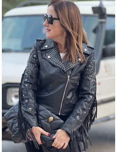 Biker negra efecto piel con flecos, bordados y...