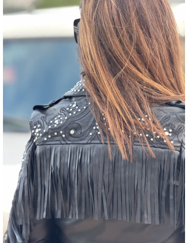 Biker negra efecto piel con flecos, bordados y...