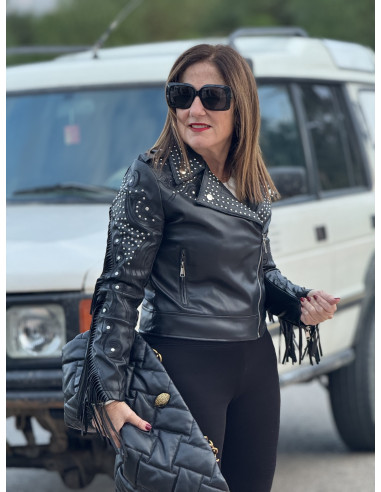 Biker negra efecto piel con flecos, bordados y...