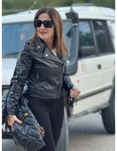 Biker negra efecto piel con flecos, bordados y...