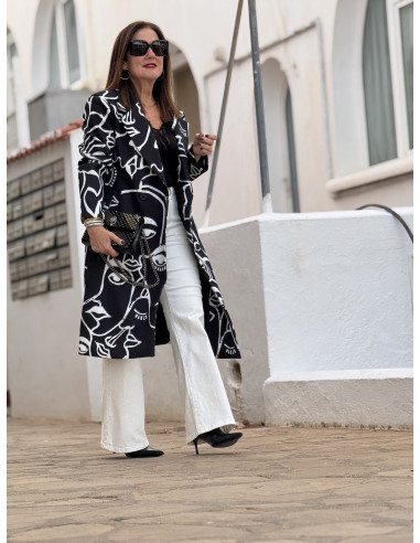 👥 Abrigo Cruzado con Estampado de Caras: Estilo...