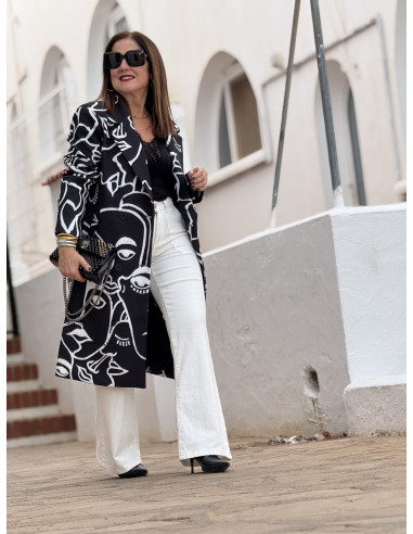 👥 Abrigo Cruzado con Estampado de Caras: Estilo...