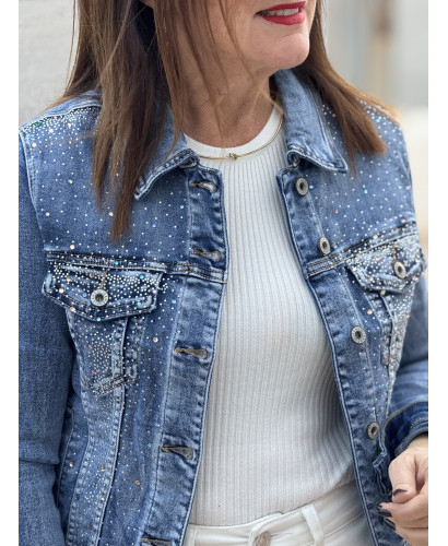 Cazadora vaquera azul con frontal de strass