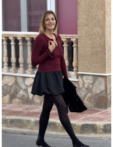 Vestido corto granate con volante negro