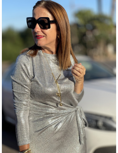✨ Vestido Metalizado en plata con Nudo Lateral