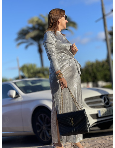 ✨ Vestido Metalizado en plata con Nudo Lateral