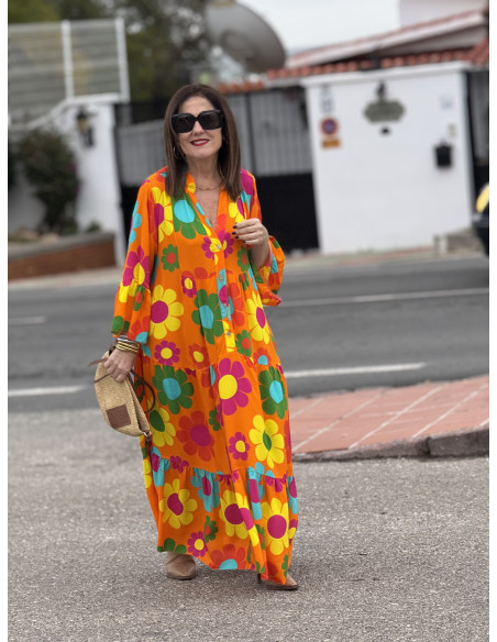 Vestido babydoll naranja con estampado de margaritas