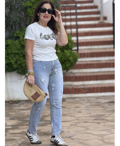 👖 Pantalón vaquero con estampado de calaveras 2