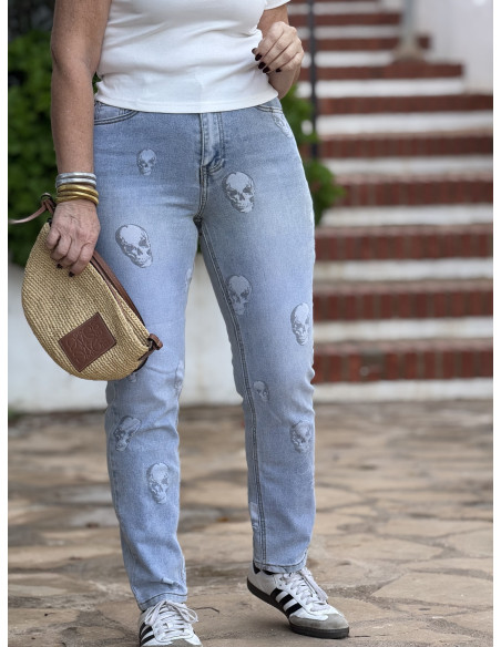 👖 Pantalón vaquero con estampado de calaveras