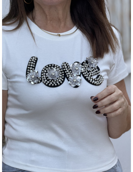 Camiseta blanca con LOVE en abalorios