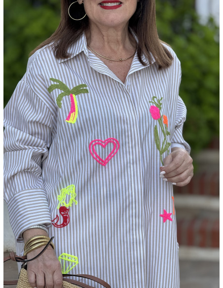 Camisa navy tostado y blanca con bordados flúor