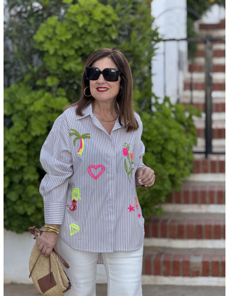 Camisa navy tostado y blanca con bordados flúor