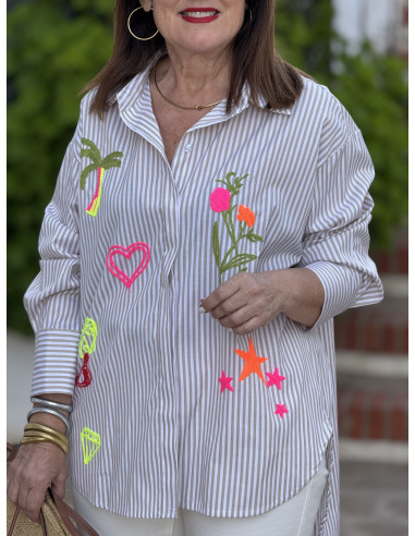 Camisa navy tostado y blanca con bordados flúor