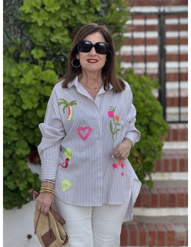 Camisa navy tostado y blanca con bordados flúor