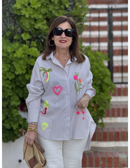 Camisa navy tostado y blanca con bordados flúor