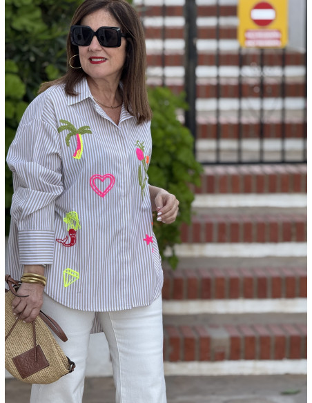 Camisa navy tostado y blanca con bordados flúor