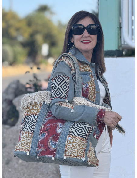 Bolso boho chic denim con flecos, conchas y tejidos combinados