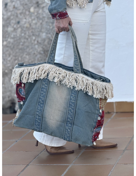 Bolso boho chic denim con flecos, conchas y tejidos combinados